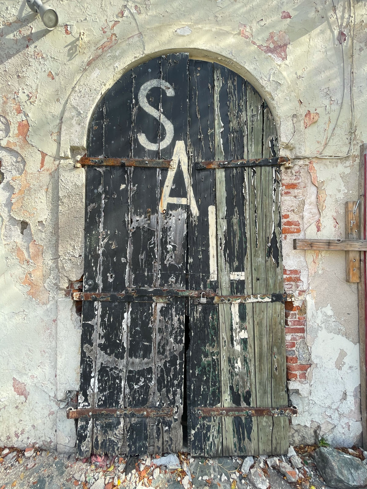 Photograph from St. Thomas, inspiration for a monotype print from the collection, Split Complementary, by Laurie Smithwick